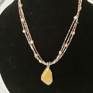 Pretty necklace with dark yellow/goldish stone.